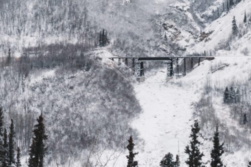 Shoeless 5-Year-Old Carries Toddler Through Cold Alaska Snow