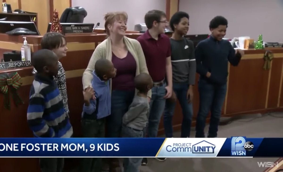 Single Mom of 2 Who Grew Up in Foster Care Adopts 6 Siblings