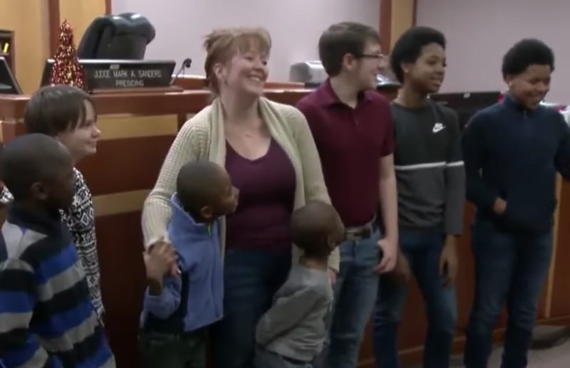 Single Mom of Two Who Knows What It's Was Like Grow Up in Foster Care Knew Just What to Do When She Met 6 Siblings in the System