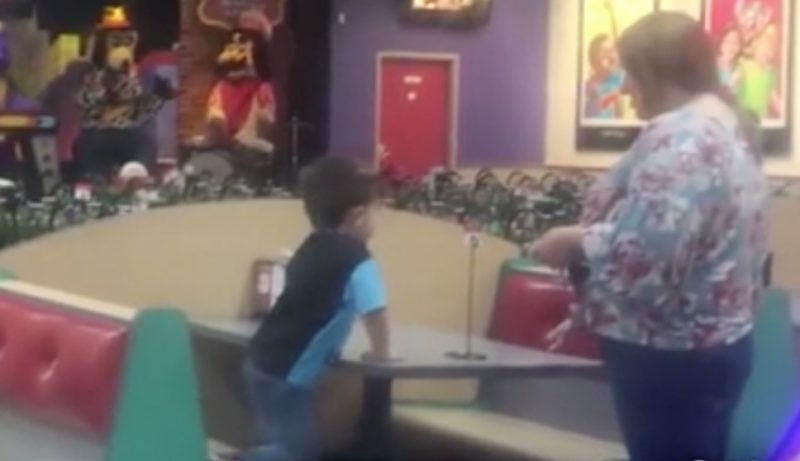 After No One Shows Up For 4-Year-Old's Birthday Party, Chuck E. Cheese Employees Give Him a Special Surprise