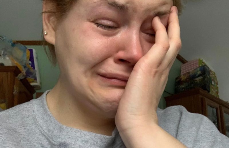 Stay-At-Home Mom Shares Vulnerable Photo of Herself Crying While Calling Out All the Misconceptions Surrounding Moms Who Stay Home With Their Children