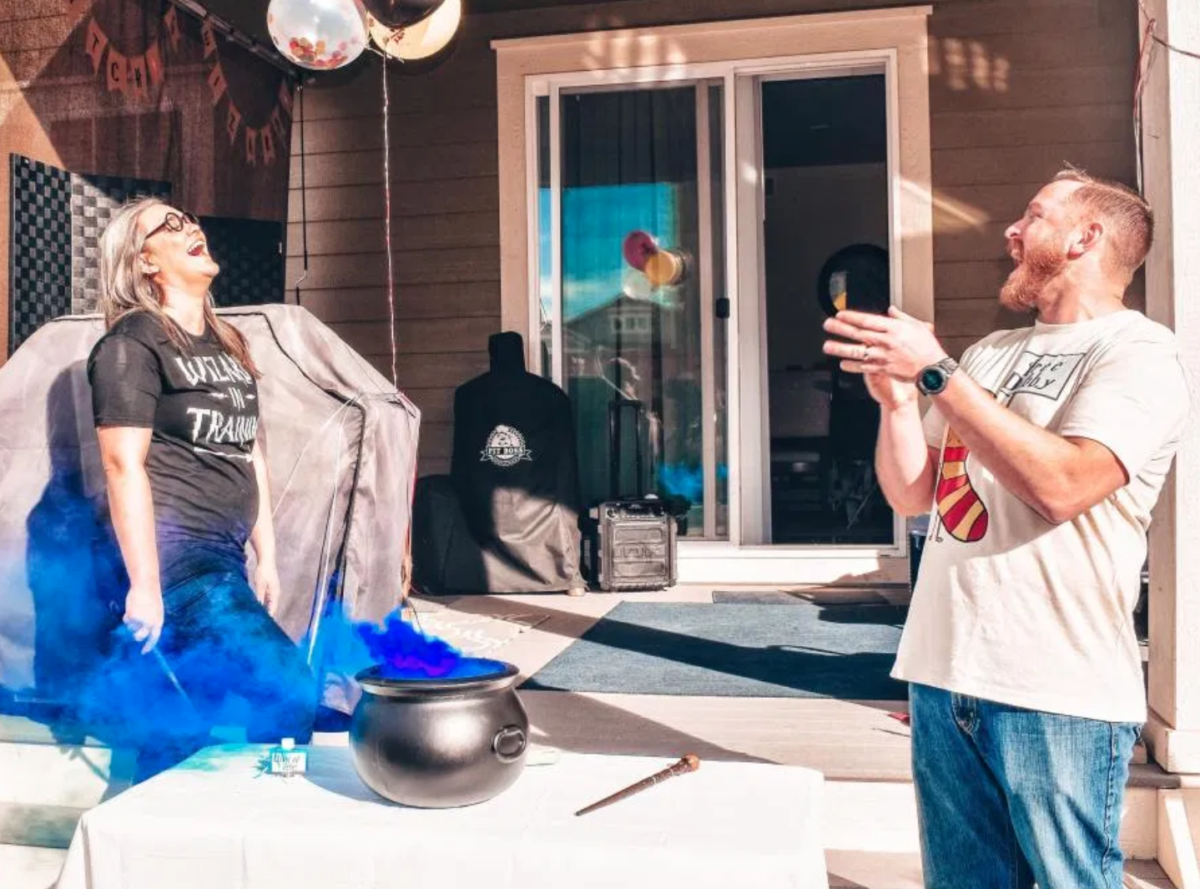 Blogger Hosts Epic Harry Potter-Themed Gender Reveal Party for Her Boyfriend's Sister and It's as Magical As You Would Expect | “When they asked me to do their gender reveal I immediately knew what I would do."