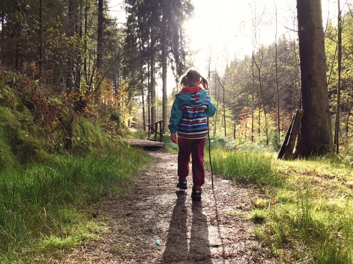 Brave 8-Year-Old Girl Walks Miles By Herself After Car Crash To Find Help For Dying Mom