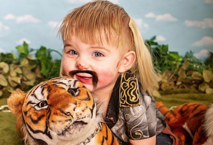 Mom of 9 Creates 'Tiger King' Costumes for Her Kids, Stages Wild Photoshoot