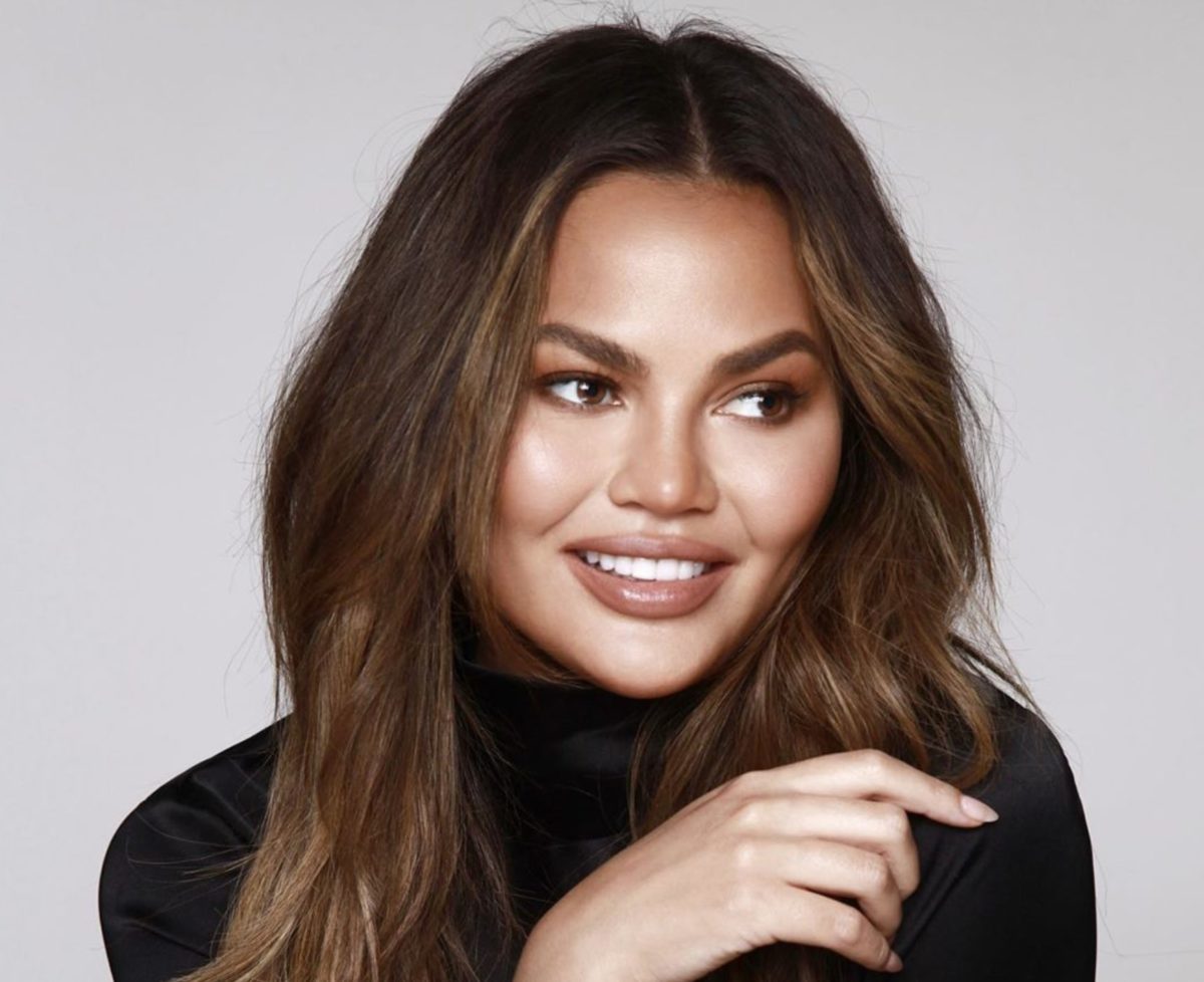 Chrissy Teigen Calls Out Her "Rich" Friends to Stop Blowing Up Her DMs For PR Boxes | Even Chrissy Teigen's "rich" friends want a Cravings by Chrissy Teigen PR package.