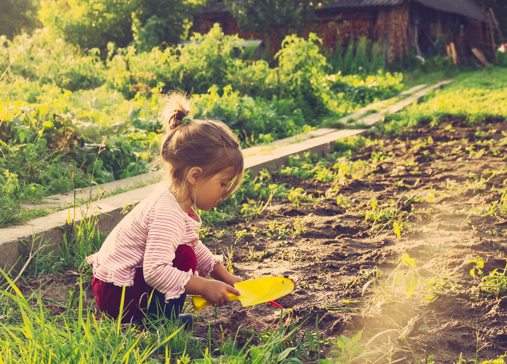 25 Bright, Sunny, Summer-Themed Names for Boys and Girls