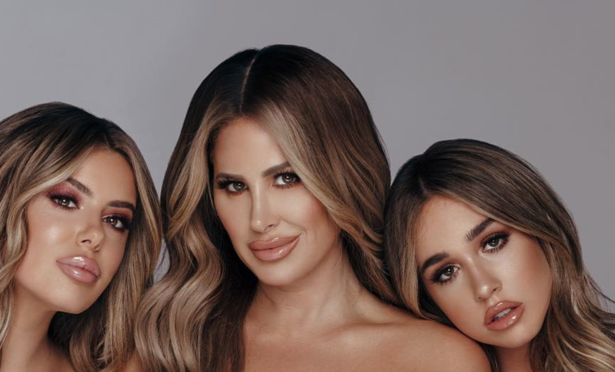 Kim Zolciak-Biermann Praises Daughter Ariana For Graduating