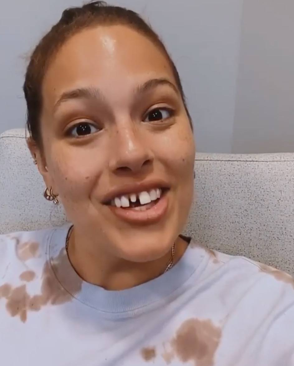 Model Ashley Graham Breaks Her Front Tooth on One of Her Mom's Frozen Homemade Oatmeal Cookies