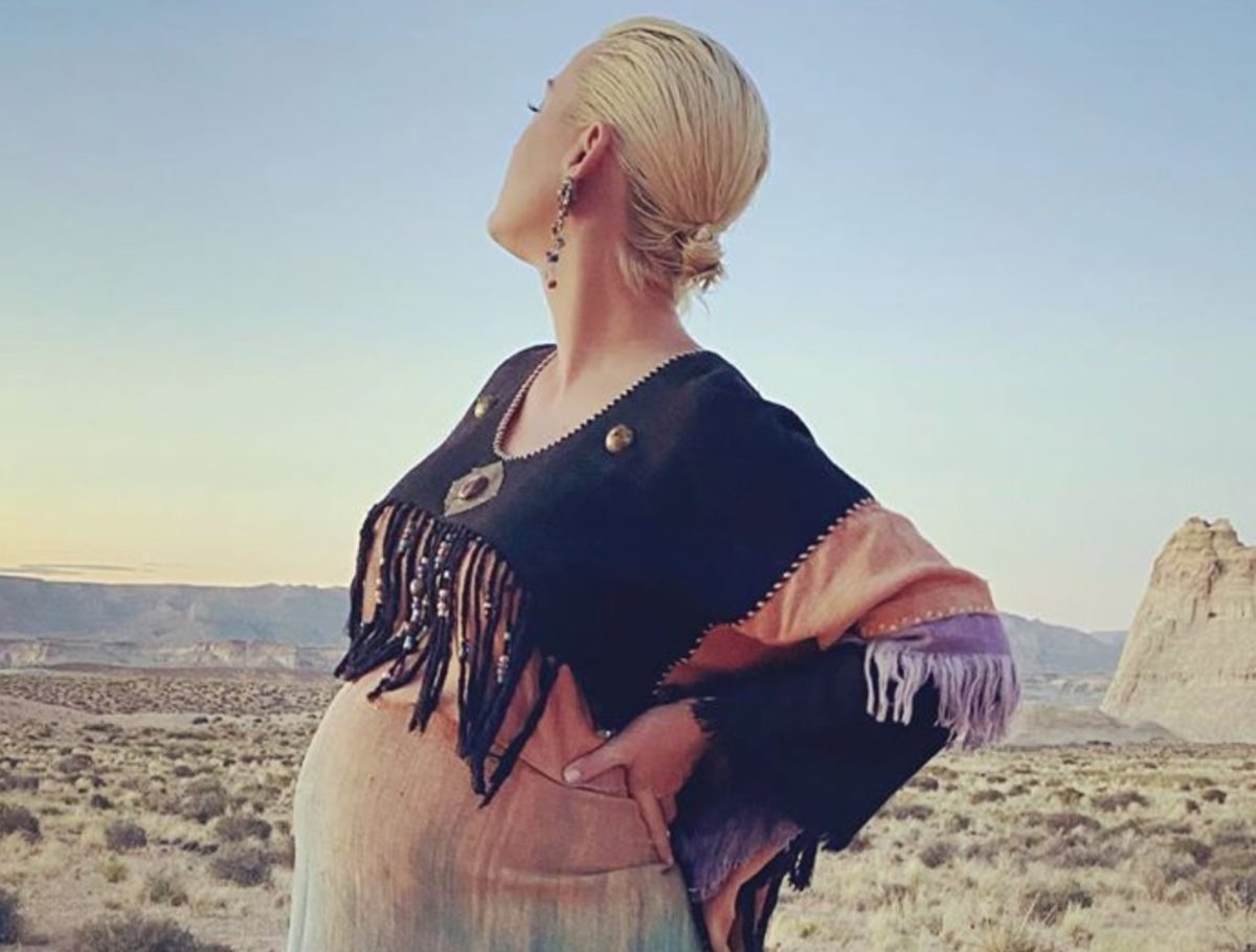 Katy Perry Flashes Her "Gross" Pregnancy Belly Button