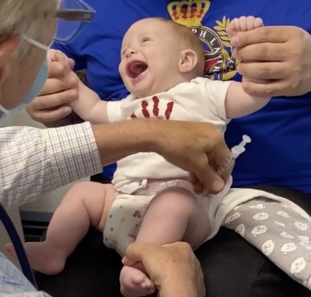 Pediatrician Gives Babies Vaccines In The Most Amazing Way