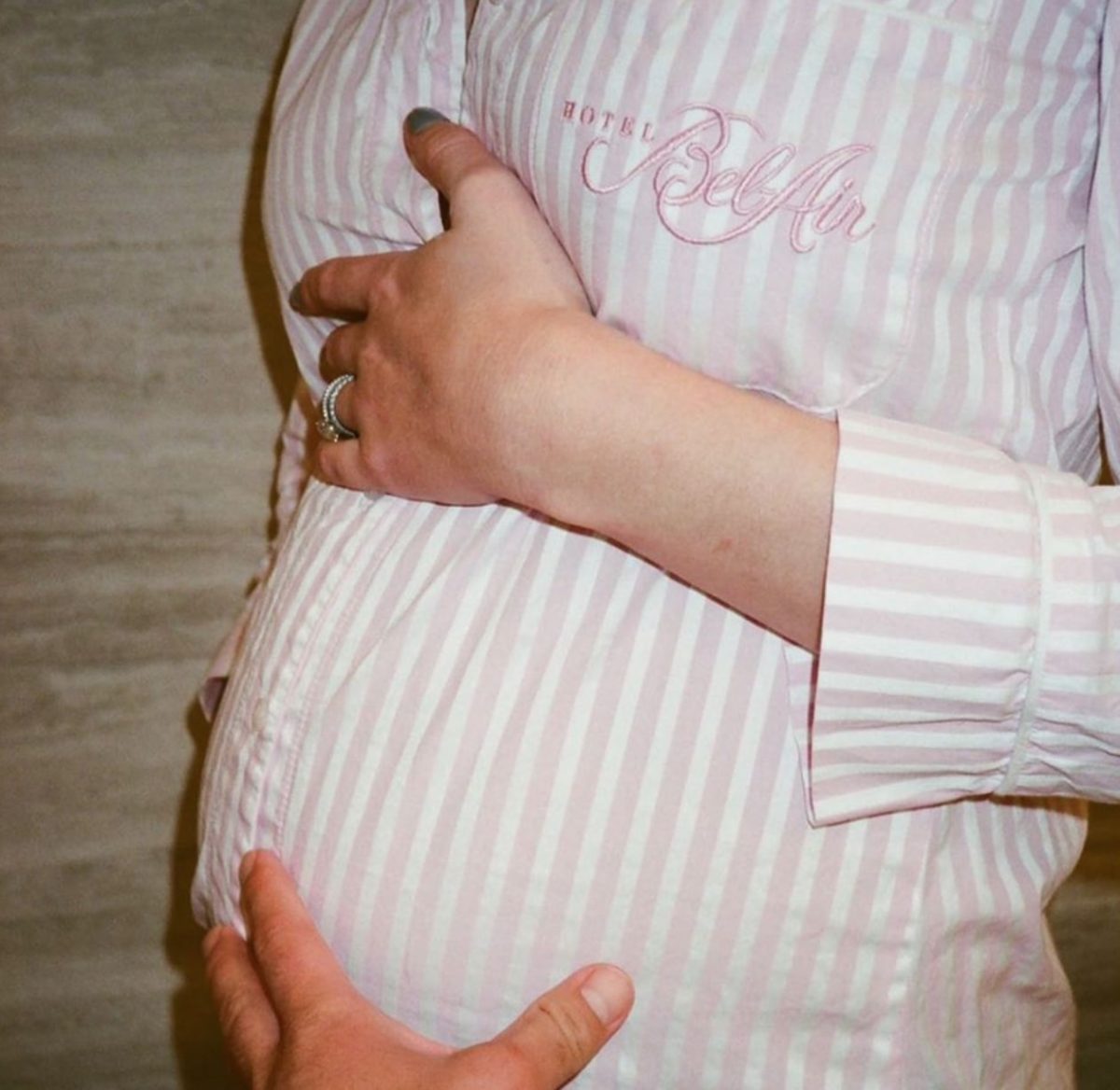 Sophie Turner Posts Rare Pregnancy Photos