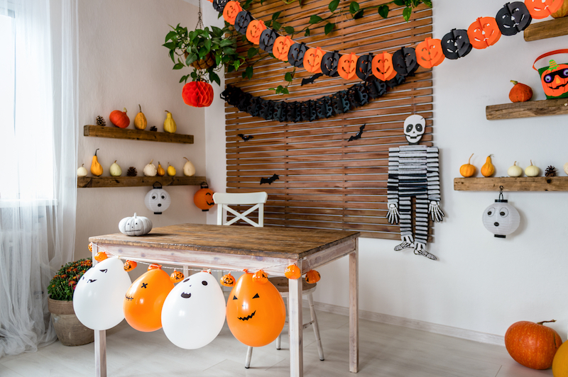 11 DIY Halloween Decorations We Have Enough Time to Try Making Ourselves This year