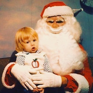 25 Scary Santas and the Children They Traumatized