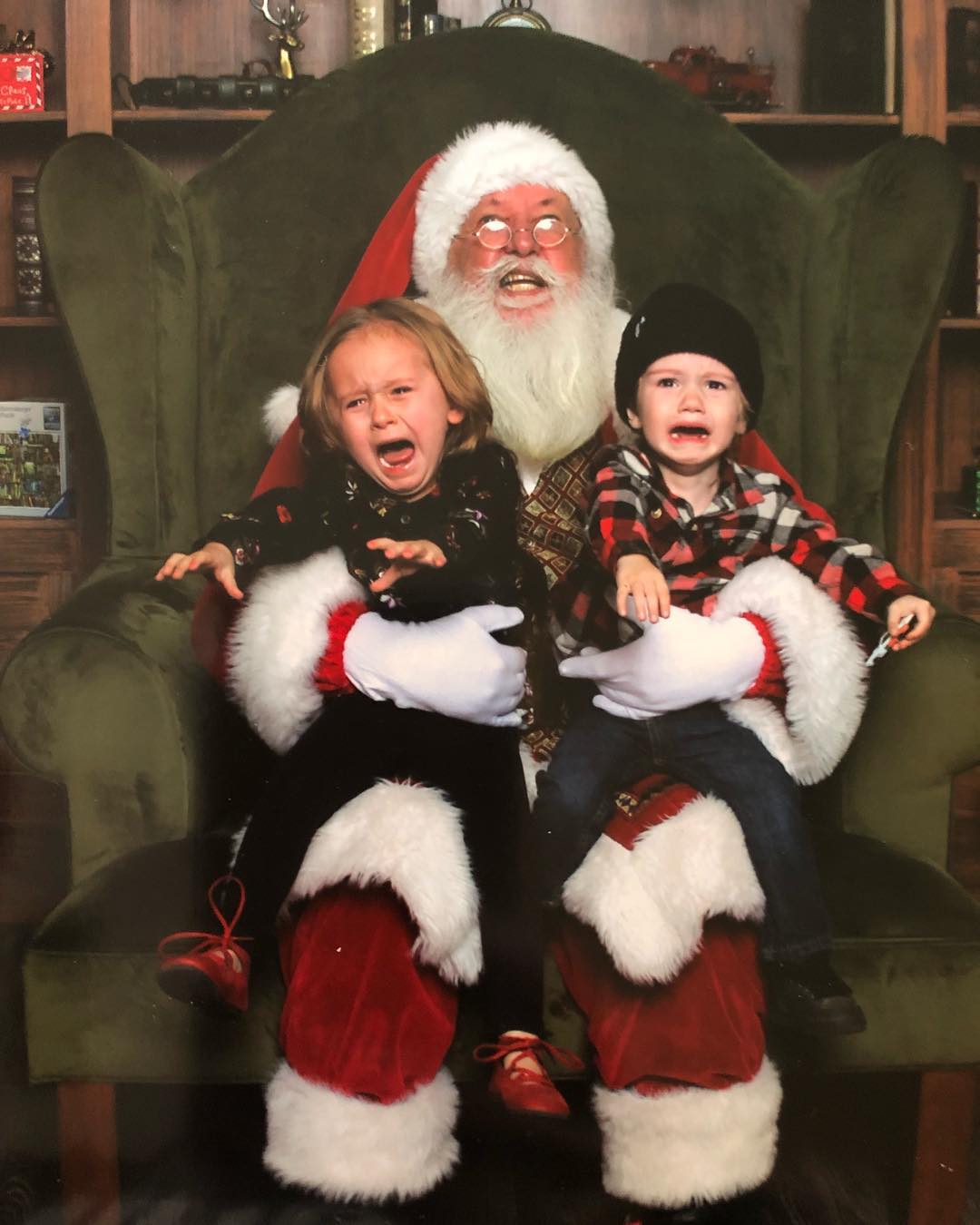 25 Scary Santas and the Children They Traumatized