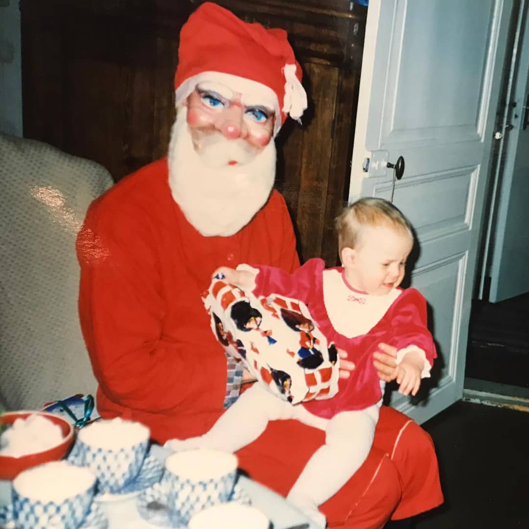 25 Scary Santas and the Children They Traumatized