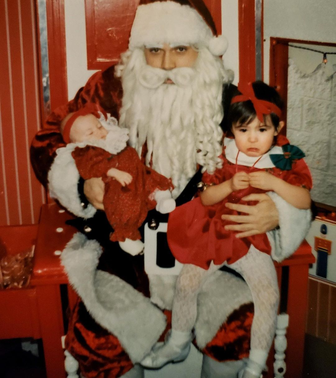 25 Scary Santas and the Children They Traumatized