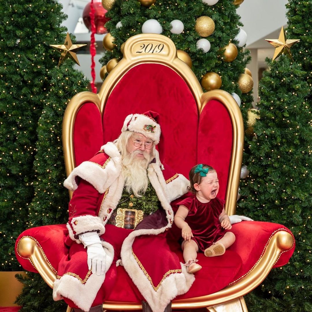 25 Scary Santas and the Children They Traumatized