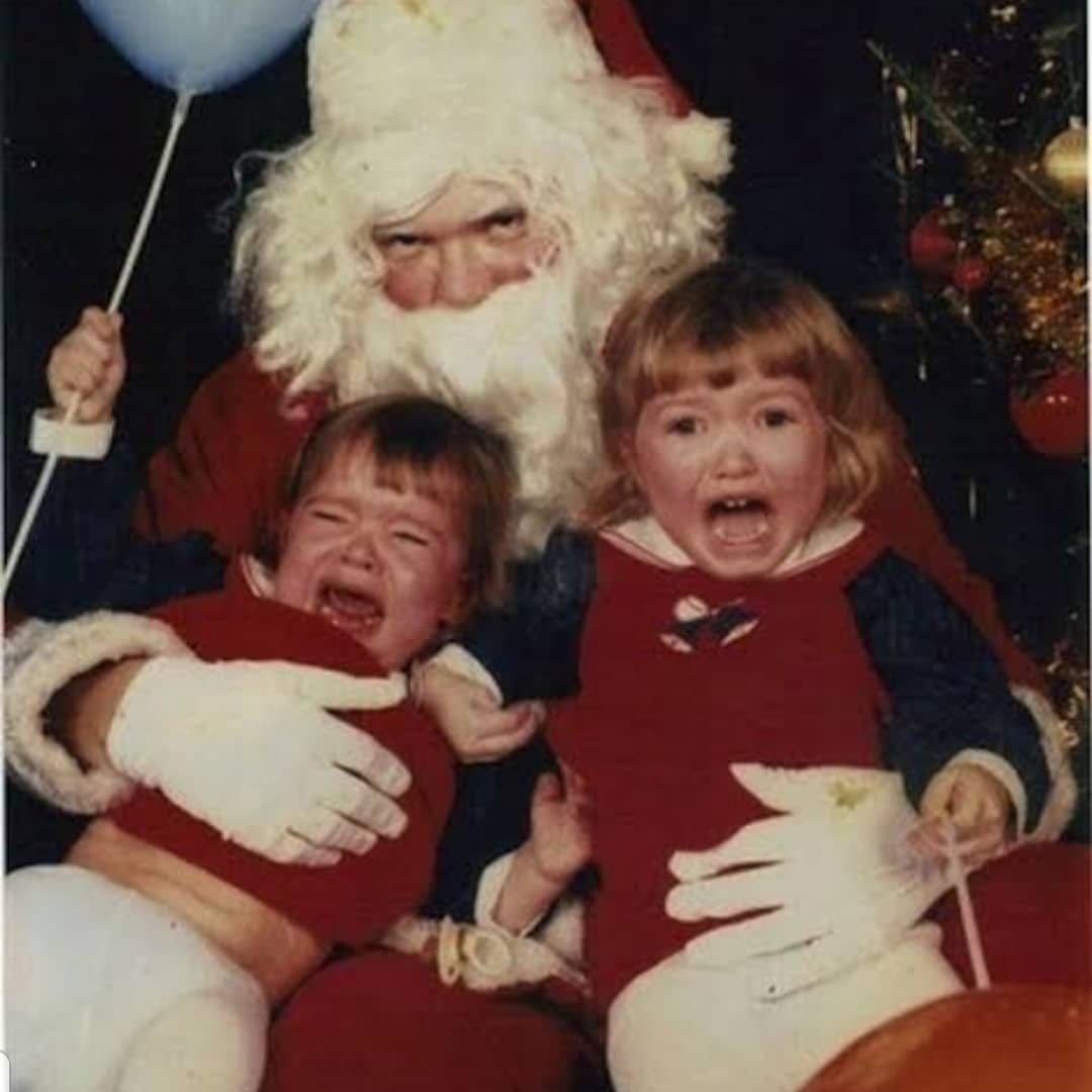 25 Scary Santas and the Children They Traumatized