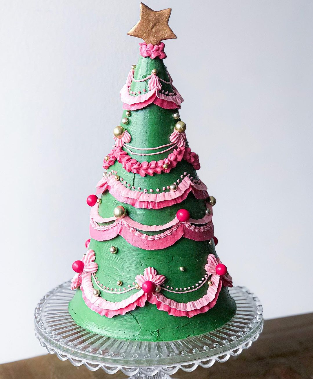 15 Gorgeous Christmas Cakes to Get You in the Spirit