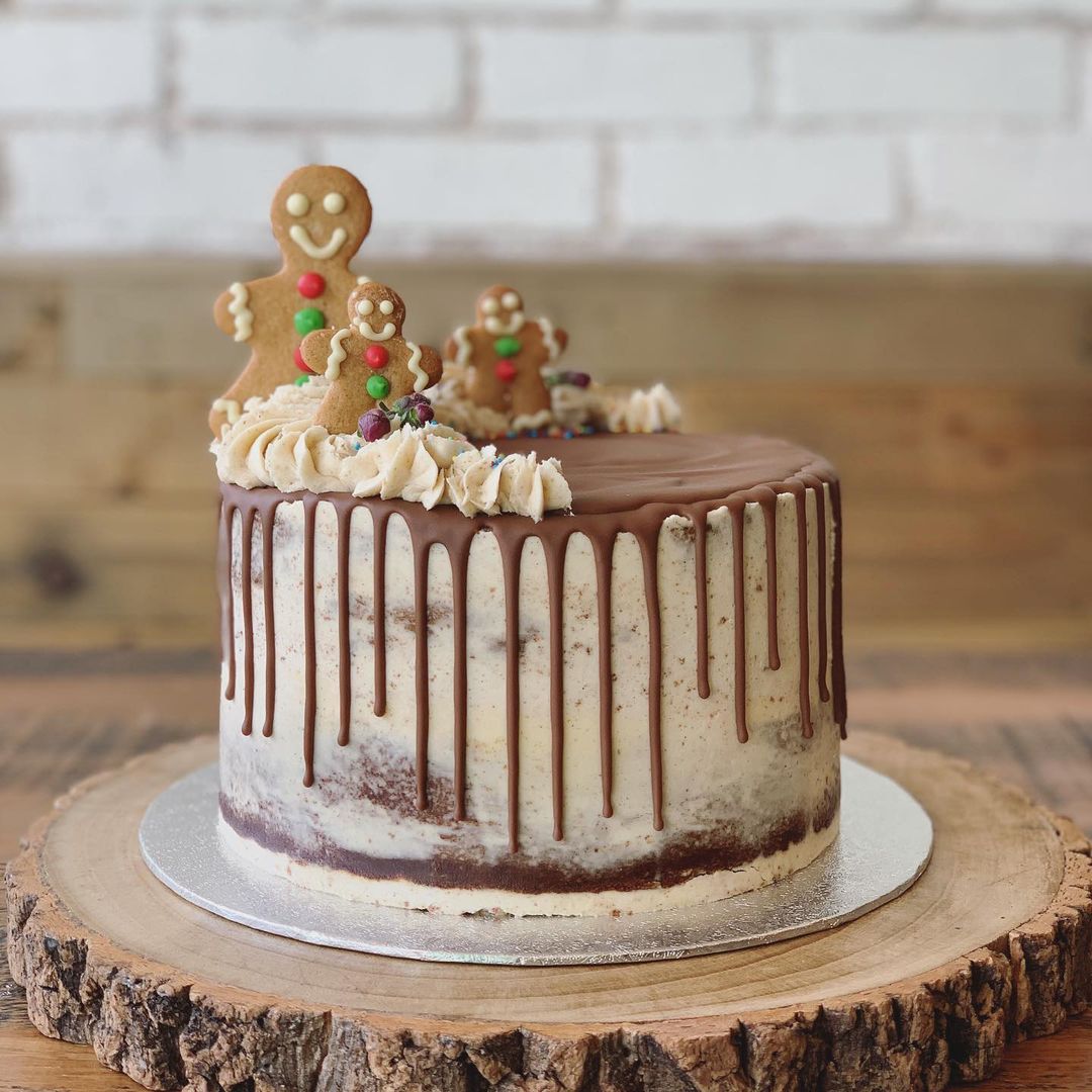 15 Gorgeous Christmas Cakes to Get You in the Spirit