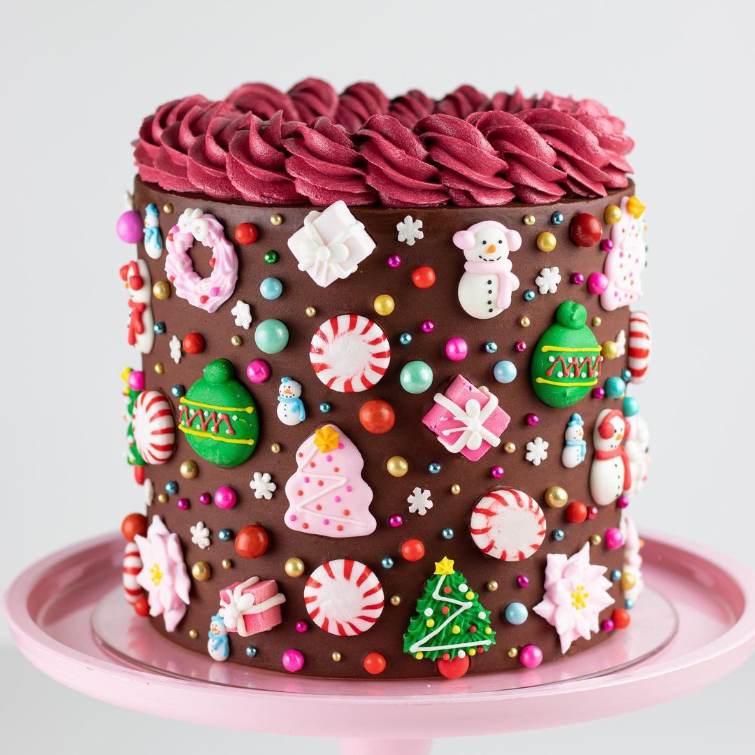 15 Gorgeous Christmas Cakes to Get You in the Spirit