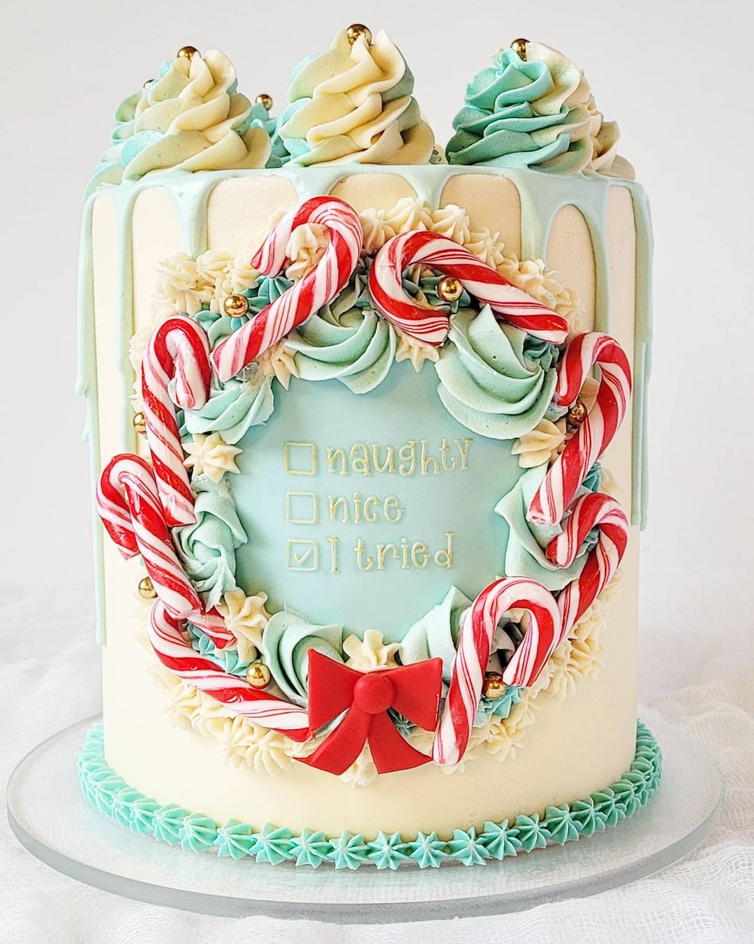 15 Gorgeous Christmas Cakes to Get You in the Spirit