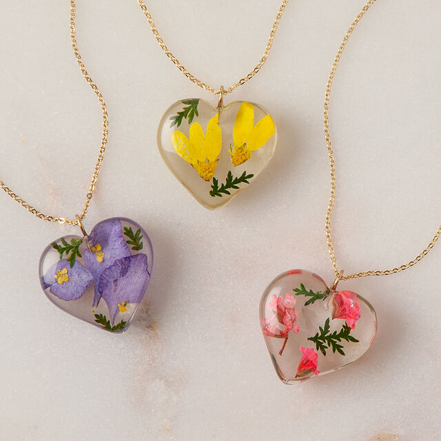 Show Your Mom Some Love This Valentine’s Day, Here Are Some Gifts She’d Love to Receive