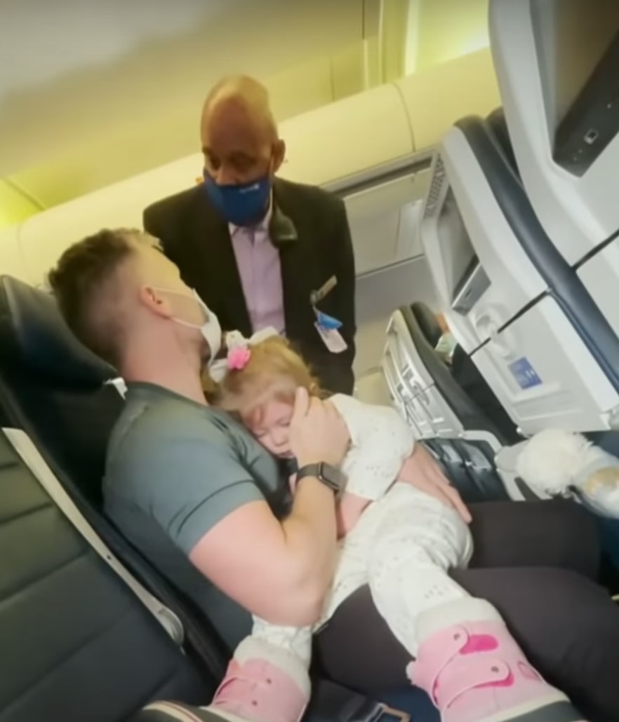 Family Removed From Flight Due To Unmasked Toddler