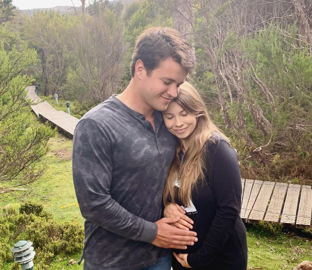 Bindi Irwin and Husband Recreate Photo Of Steve And Terri