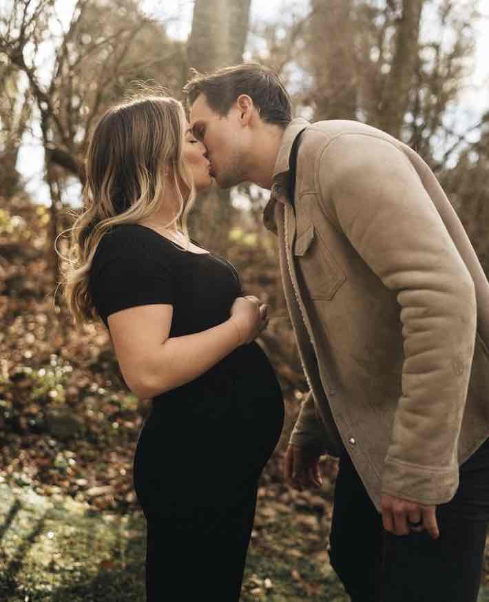 Shawn Johnson Shares Series of Sweet Bump Selfies