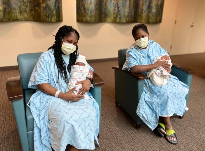 Identical Twin Sisters Miraculously Give Birth At Same Time