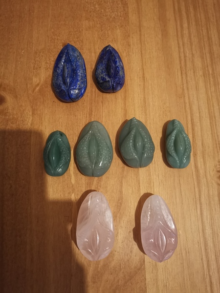 Woman Accidentally Orders Box of 'Crystal Vaginas,' Surprises Herself in Hilarious Shopping Fail