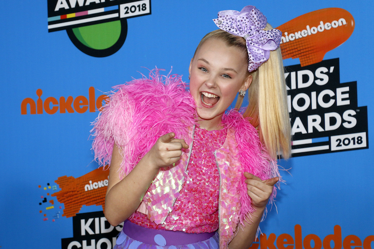 JoJo Siwa Felt Inspired by Her 'Super Encouraging' Girlfriend to Come Out