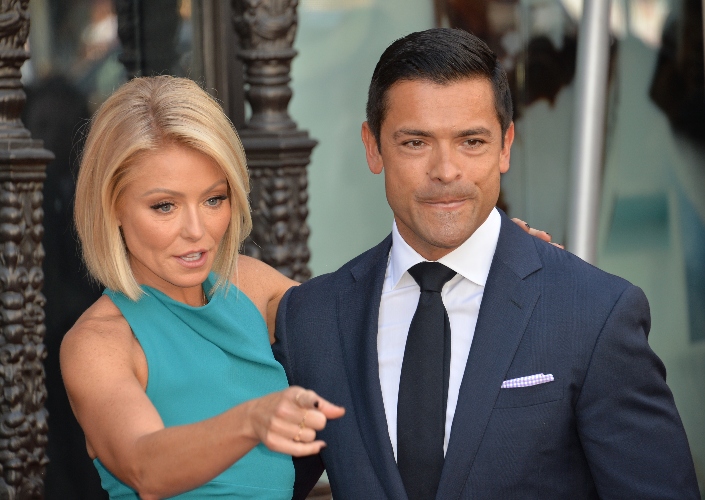 Kelly Ripa Reveals It Was A Psychic Who Leaked Her Pregnancy