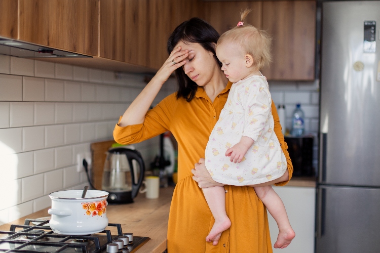 Mom 'Quits' Doing Dishes Until Family Decides To Help