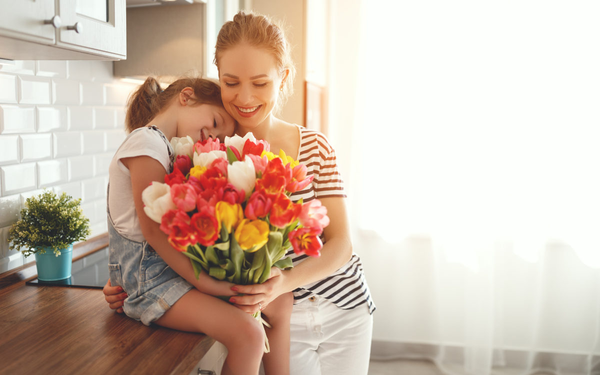 Should Husbands With Young Children Buy Things for Their Wife for Mother's Day?