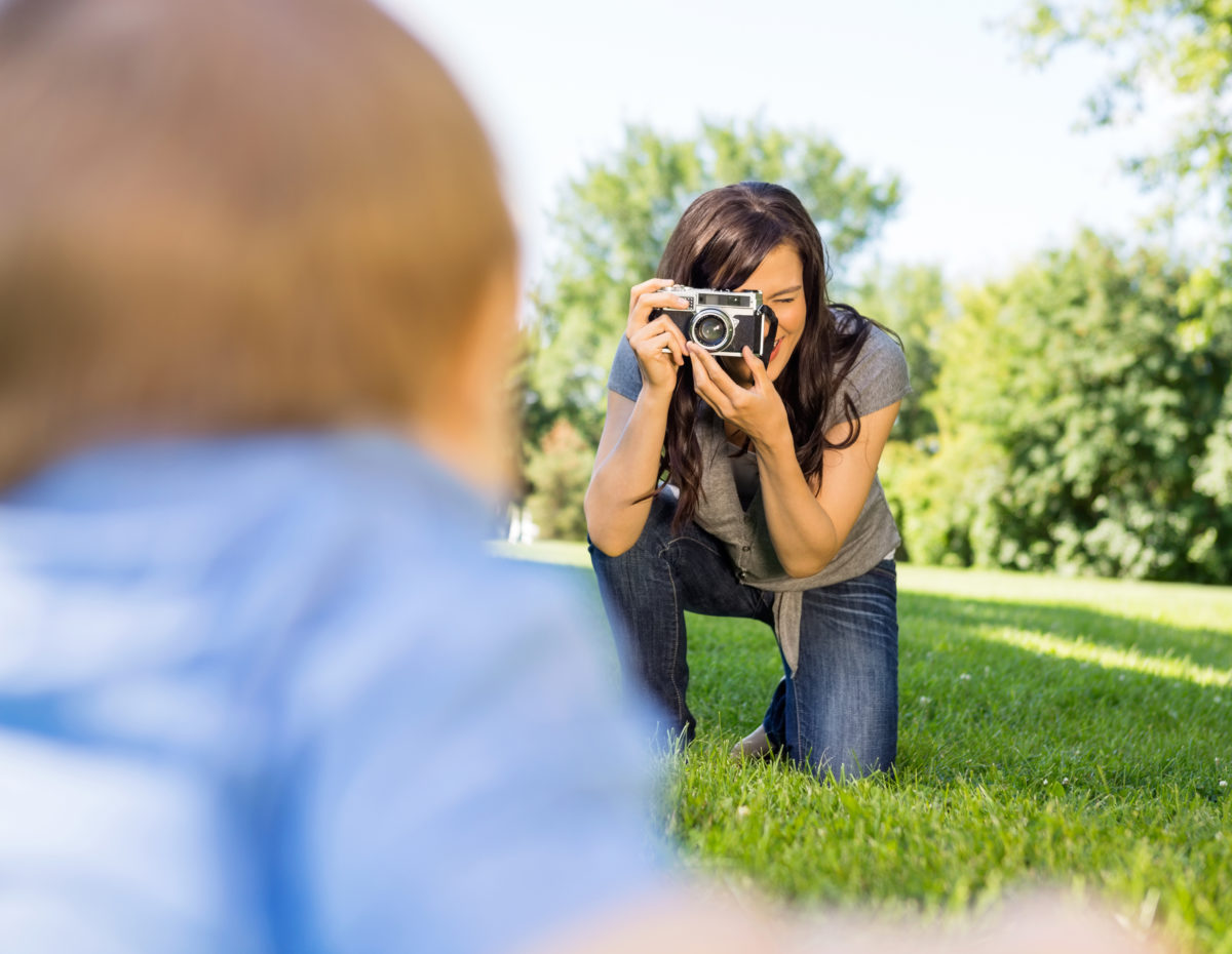 A Mom's Photos Documenting Daughter Growing Up Revealed A Universal Truth About Parenting