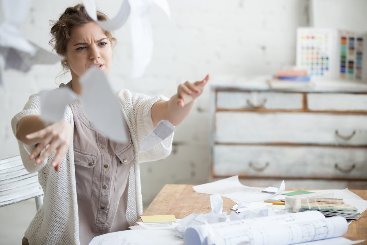 Dad Kicks Adult Daughter Out After She Destroyed Love Letters From His Late Wife