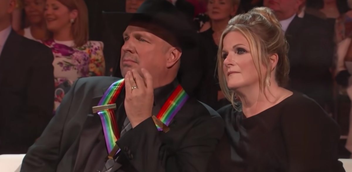 Garth Brooks Chokes Up Over Kelly Clarkson's Raw and Emotional Rendition of 'The Dance'