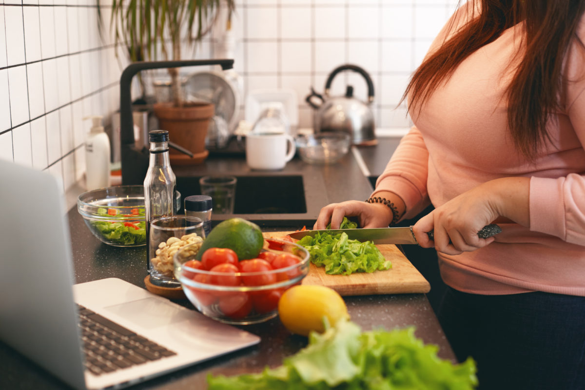 I Threw Away My Dinner After My Fiancé Spit In It, Should I Apologize?