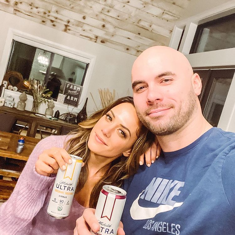 Jana Kramer Sells Wedding Ring To Makeover Her Home