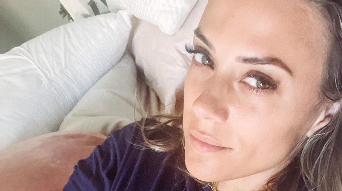 Singer Jana Kramer faced controversy this week after calling herself a single mom in the wake of her divorce from ex-husband Mike Caussin.