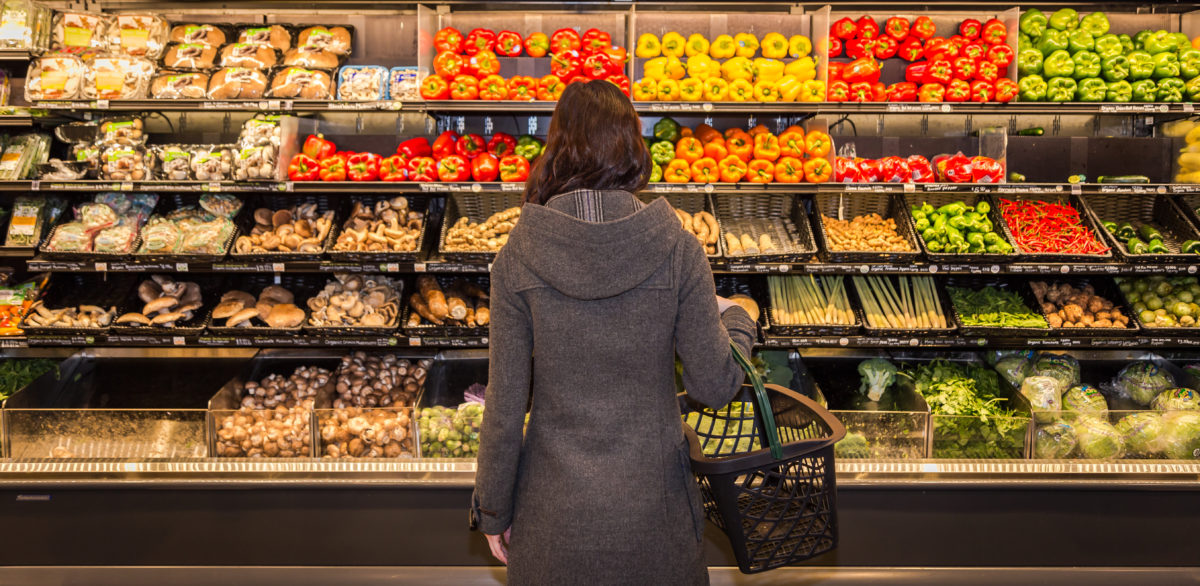 AITA For Offering To Pay For A Stranger’s Groceries Until They Tried To Purchase Expensive Items?