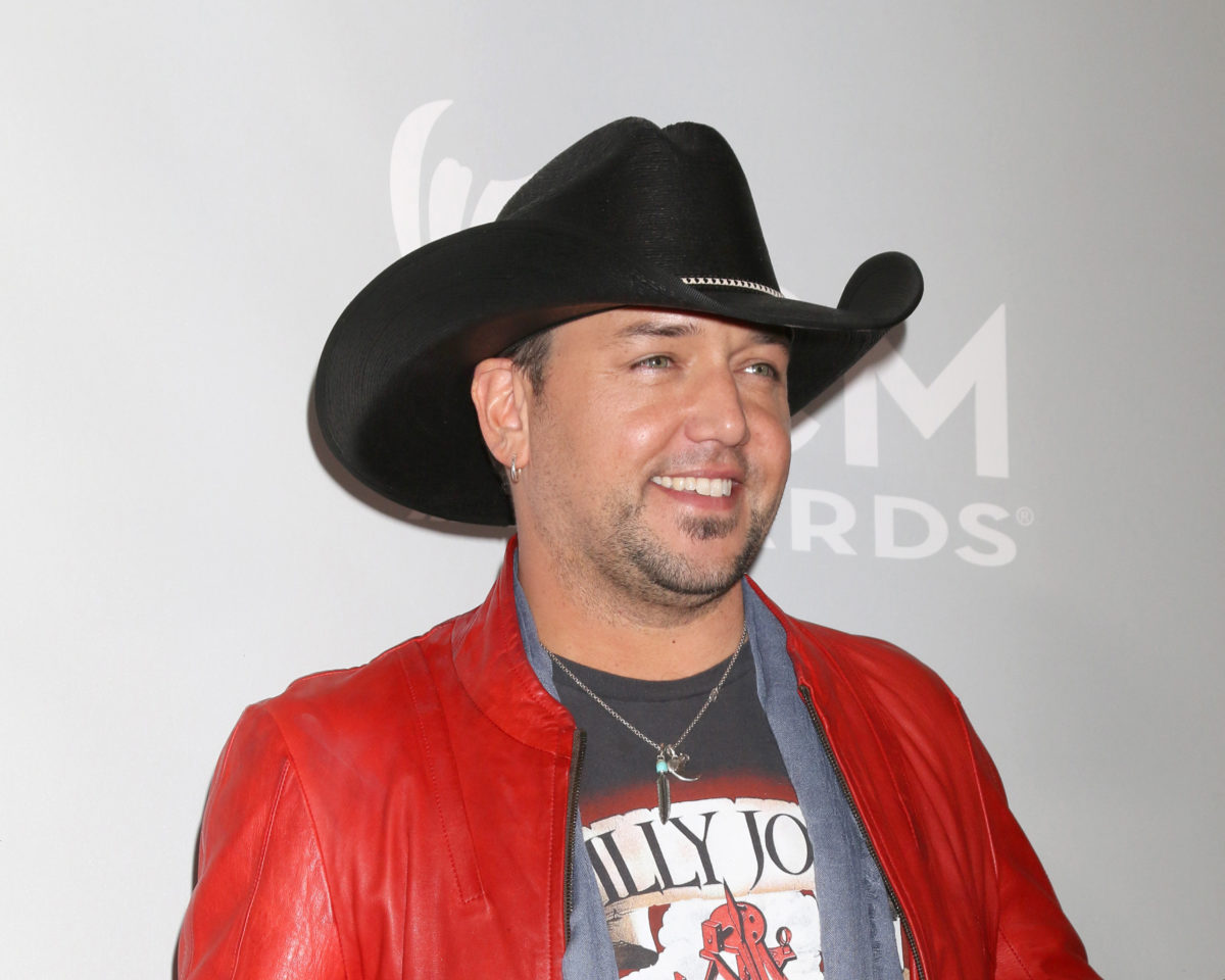 Jason Aldean Posts Photo Of His Toddler In ‘HIDIN’ FROM BIDEN’ Tee, Slams Critics