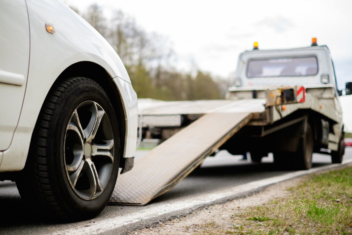 Tow Truck Driver Makes Horrific Discovery After Mom Tells Him She's Not Okay