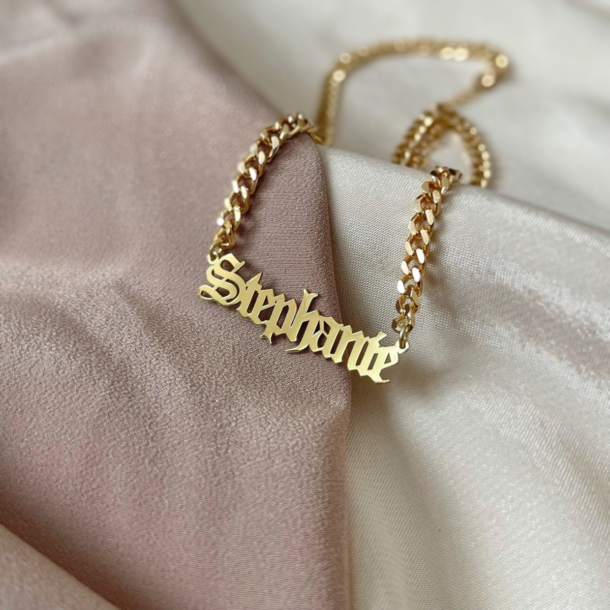 10 Customized Name Necklace Gifts