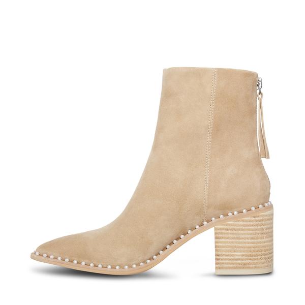 These Amazing Steve Madden Hutch Boots Are a Must-Have This Fall