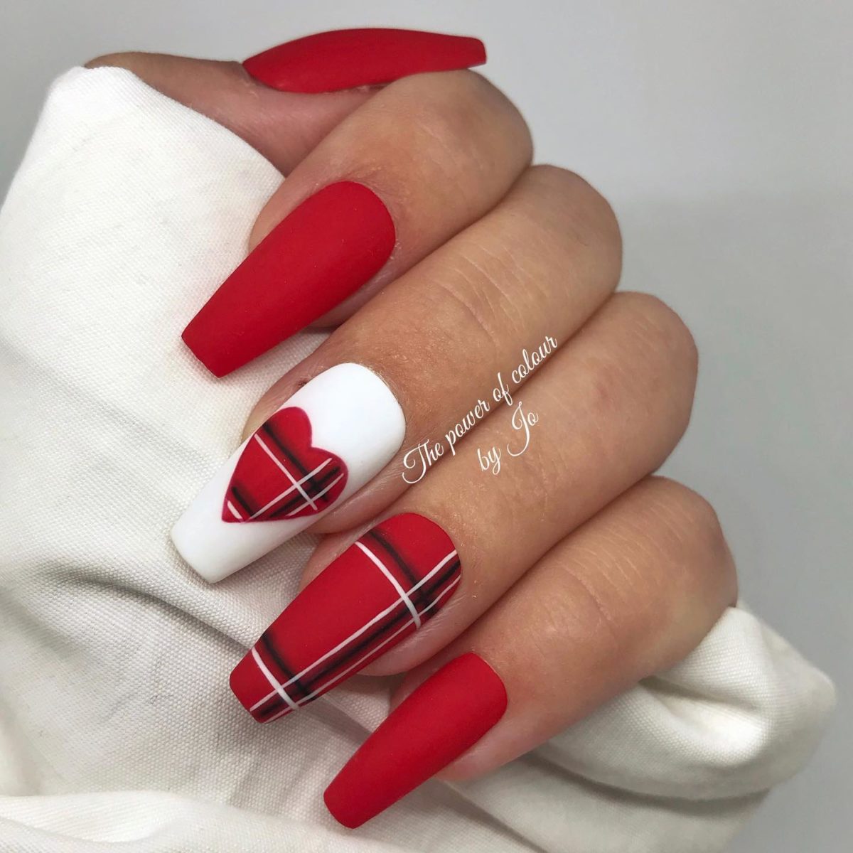 Lovely Red Valentines Day Nails You Should Try