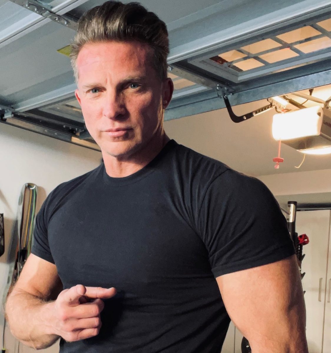 Steve Burton Announces Split with Pregnant Wife