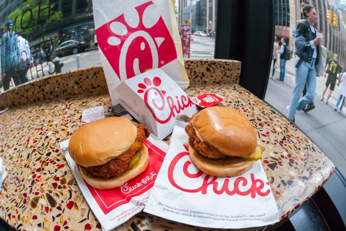 Chick-fil-A Employees Speak Up About The Strange Rules They Must Follow At All Times | Ever wonder what’s really going on behind a Chick-fil-A employee’s cheerful smile? A LOT of RULES!